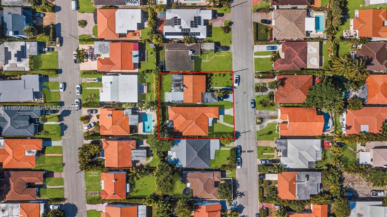 9348/9356 Byron Ave , Surfside, FL 33154 Photo