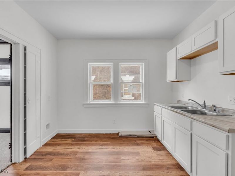 11909 Parkhill Avenue, Cleveland, OH 44120 Photo 9