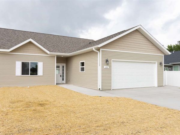 202 Augusta National Blvd, Washington, IA 52353