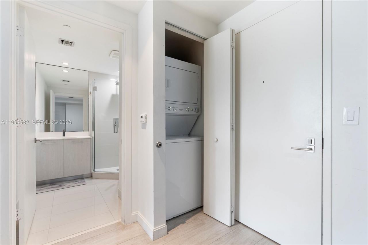 55 SW 9th St , Unit 3005, Miami, FL 33130 Photo