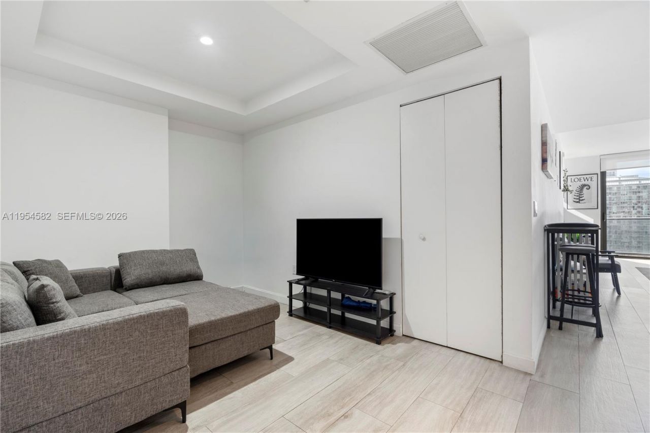 55 SW 9th St , Unit 3005, Miami, FL 33130 Photo