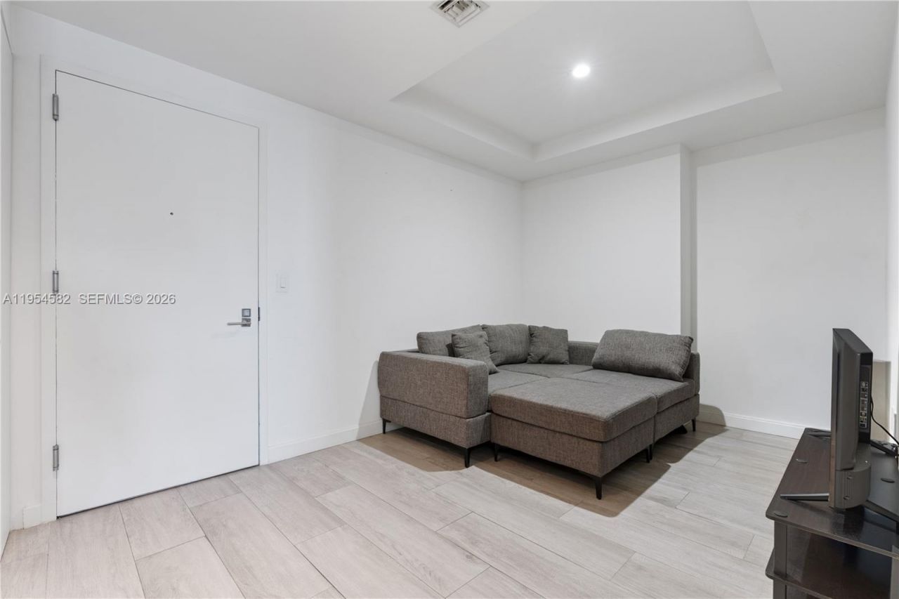 55 SW 9th St , Unit 3005, Miami, FL 33130 Photo