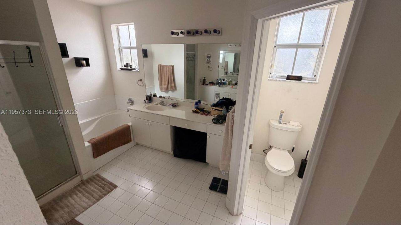 7586 NW 113th Path, Doral, FL 33178 Photo