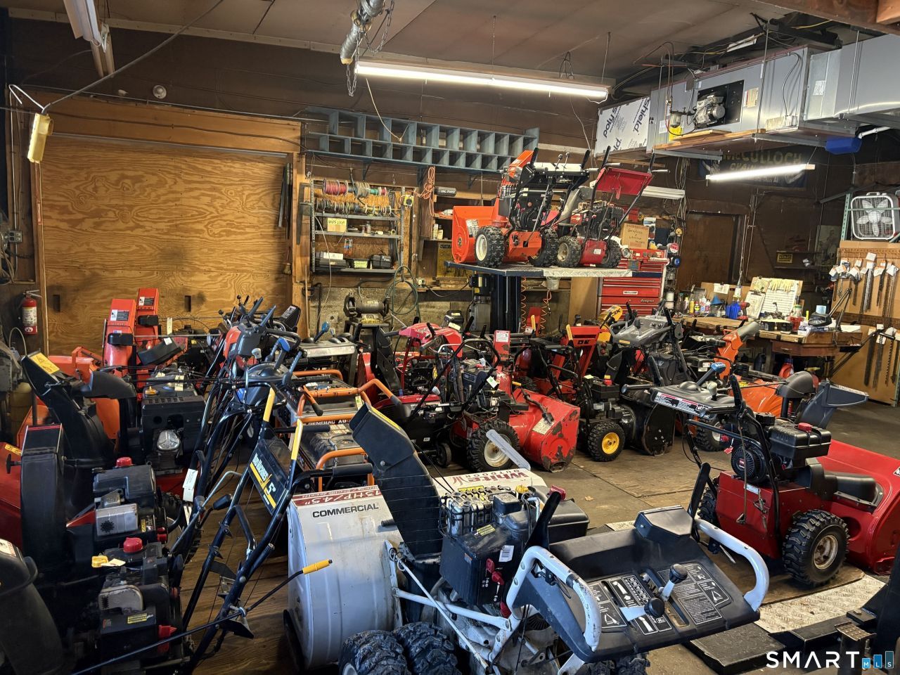 52 Gillotti, New Fairfield, CT 06812 Main Photo