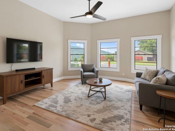 926 Nolan St, San Antonio, TX 78202