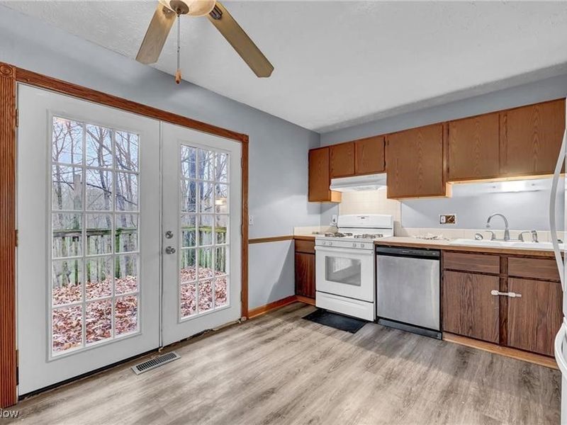 4298 S Main Street, Akron, OH 44319 Photo 10