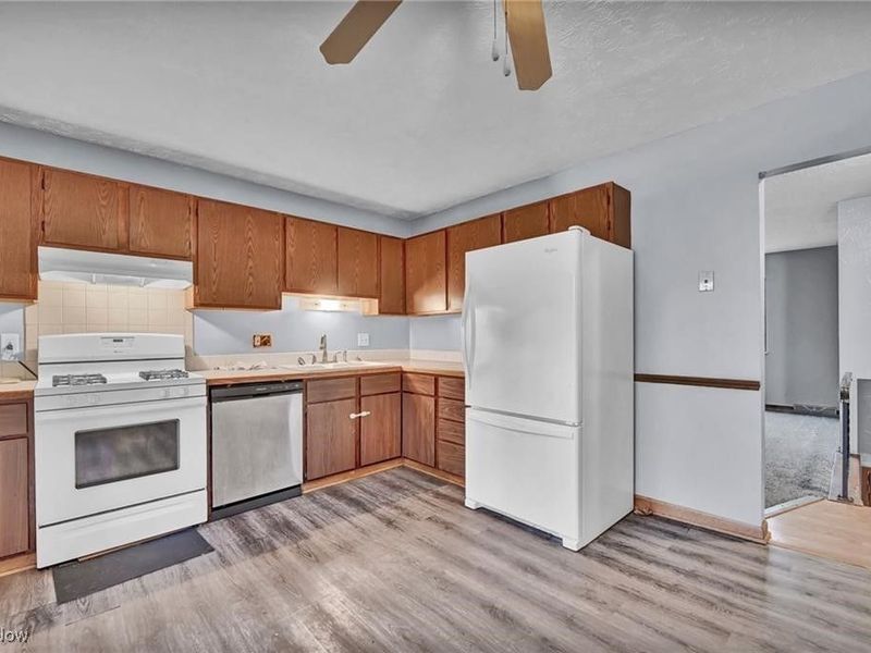 4298 S Main Street, Akron, OH 44319 Photo 11