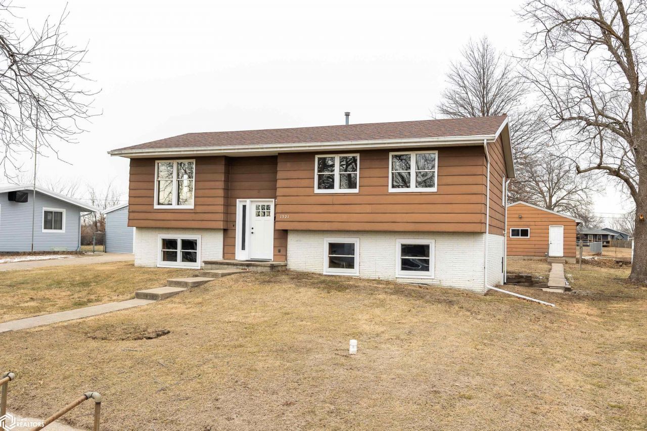 1521 Roland Avenue, Chariton, IA 50049 Main Photo