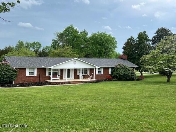 205 Hickory Lane, Jacksboro, TN 37757