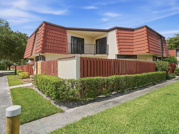 3861 Victoria Drive, Unit 3861, West Palm Beach, FL 33406