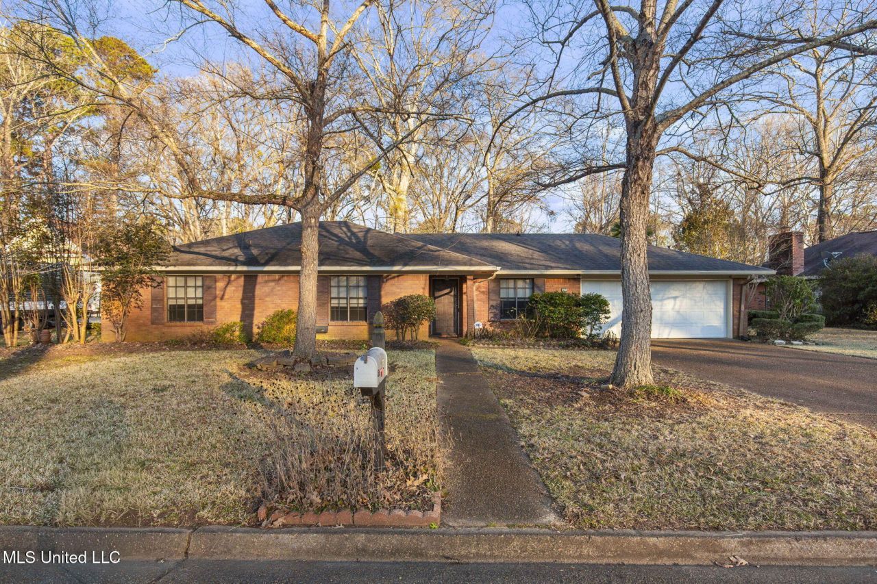 102 Sunline Drive, Brandon, MS 39042 Main Photo