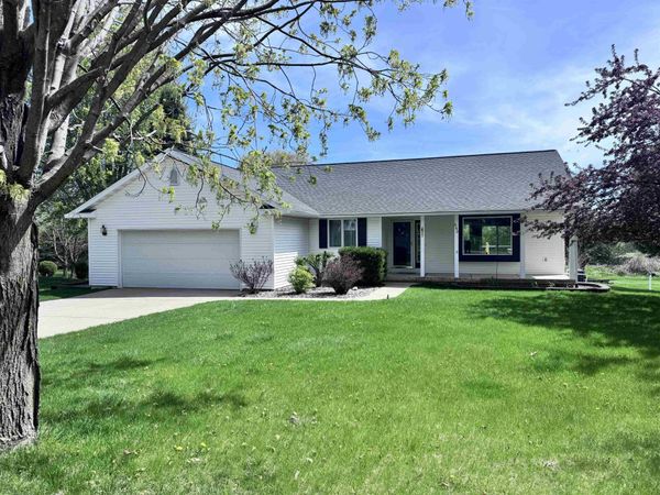 640 Mooreland Circle, Portage, WI 53901