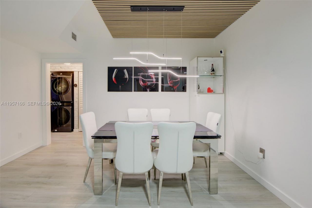 2775 NE 187th St , Unit 215, Aventura, FL 33180 Photo