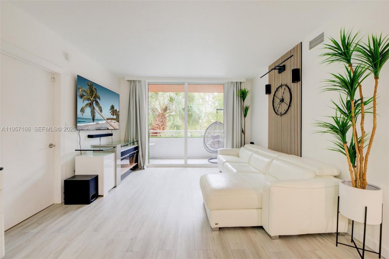 2775 NE 187th St , Unit 215, Aventura, FL 33180 Photo