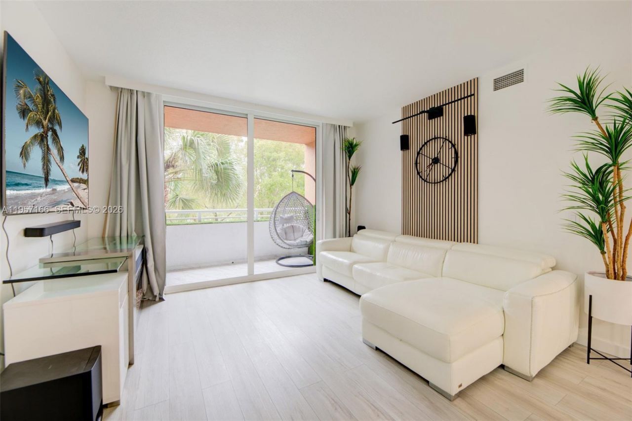 2775 NE 187th St , Unit 215, Aventura, FL 33180 Photo