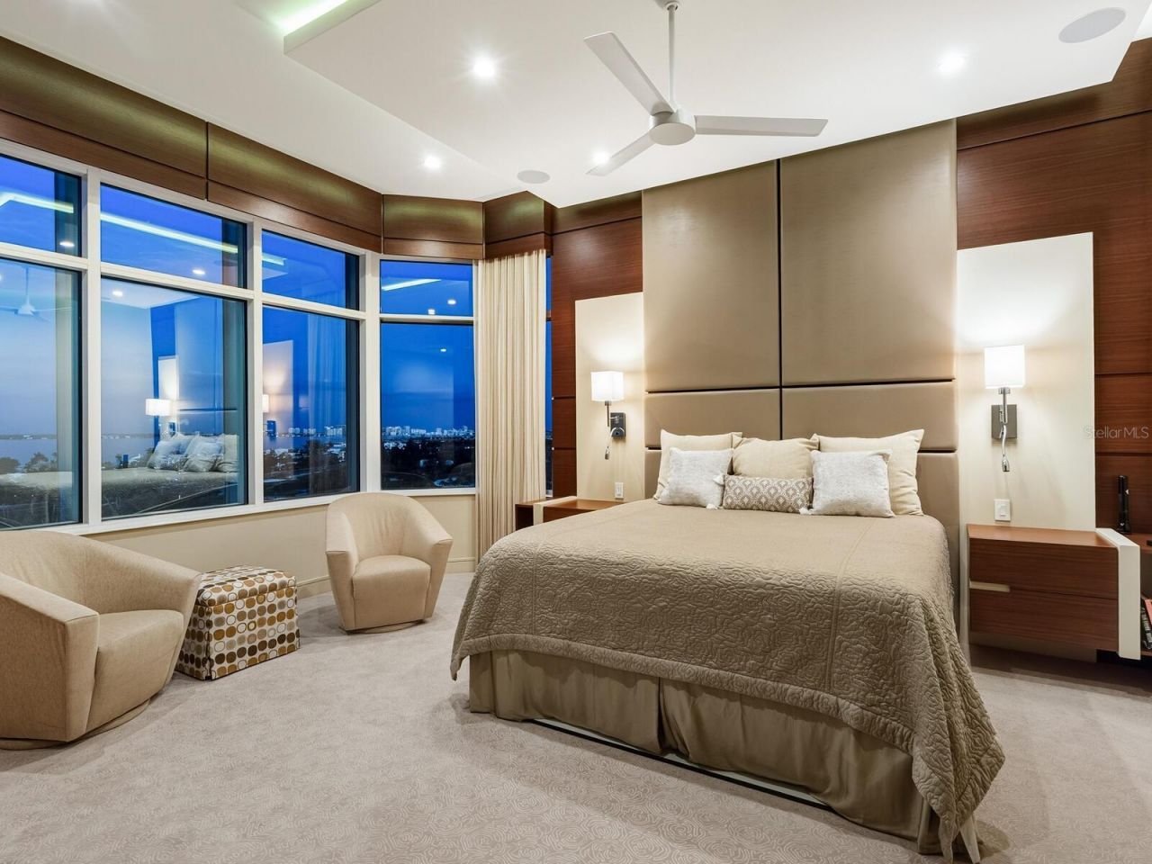 655 Longboat Club Road, Unit 1PH, Longboat Key, FL 34228 Photo