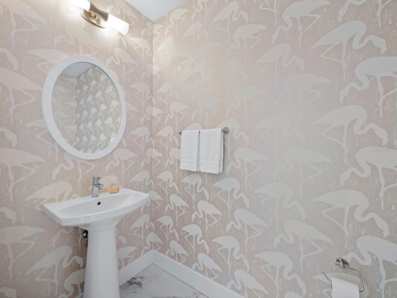 1155 N Gulfstream Avenue, Unit 906, Sarasota, FL 34236 Photo