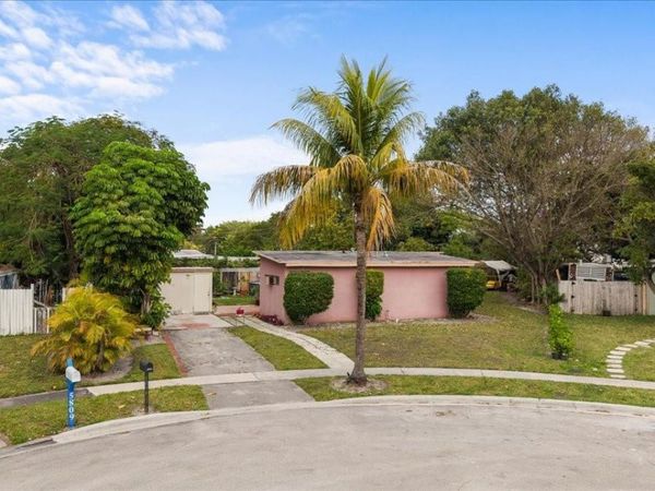 5805 NW 18th Ct, Margate, FL 33063