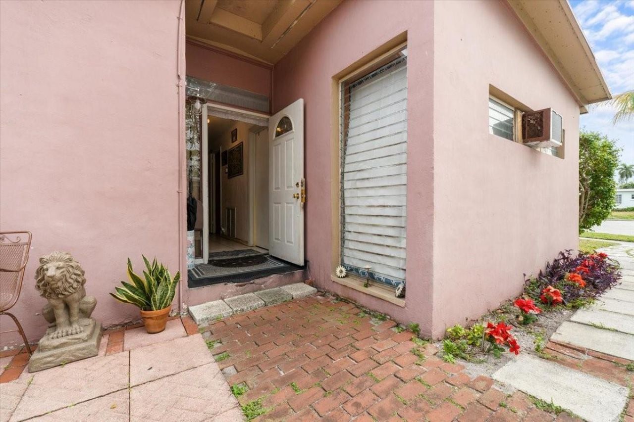 5805 NW 18th Ct, Margate, FL 33063 Photo