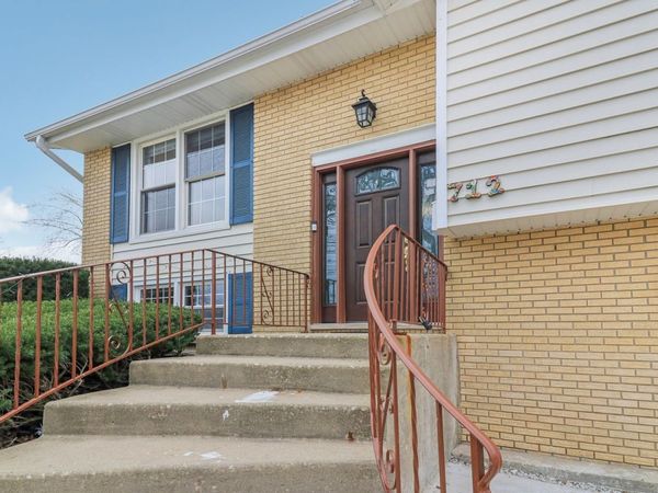 712 Dante Court , Schaumburg, IL 60193