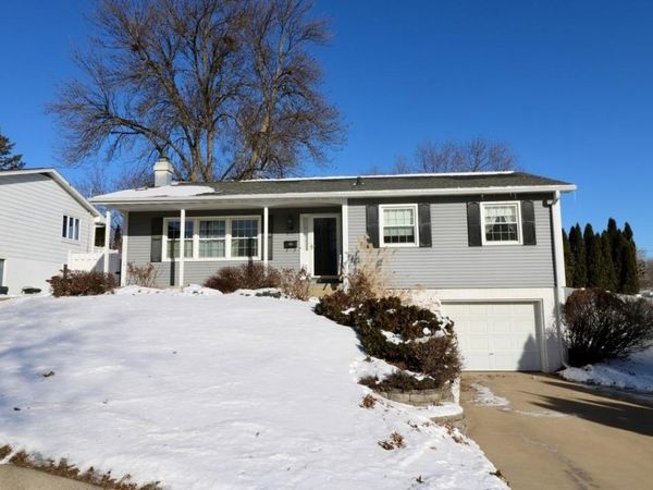 2935 Saint Anne Drive, Dubuque, IA 52001