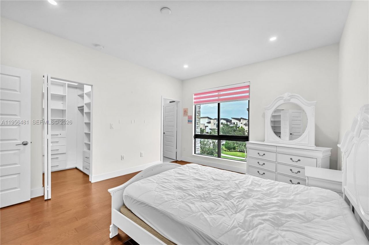 10250 NW 76th Ter, Doral, FL 33178 Photo