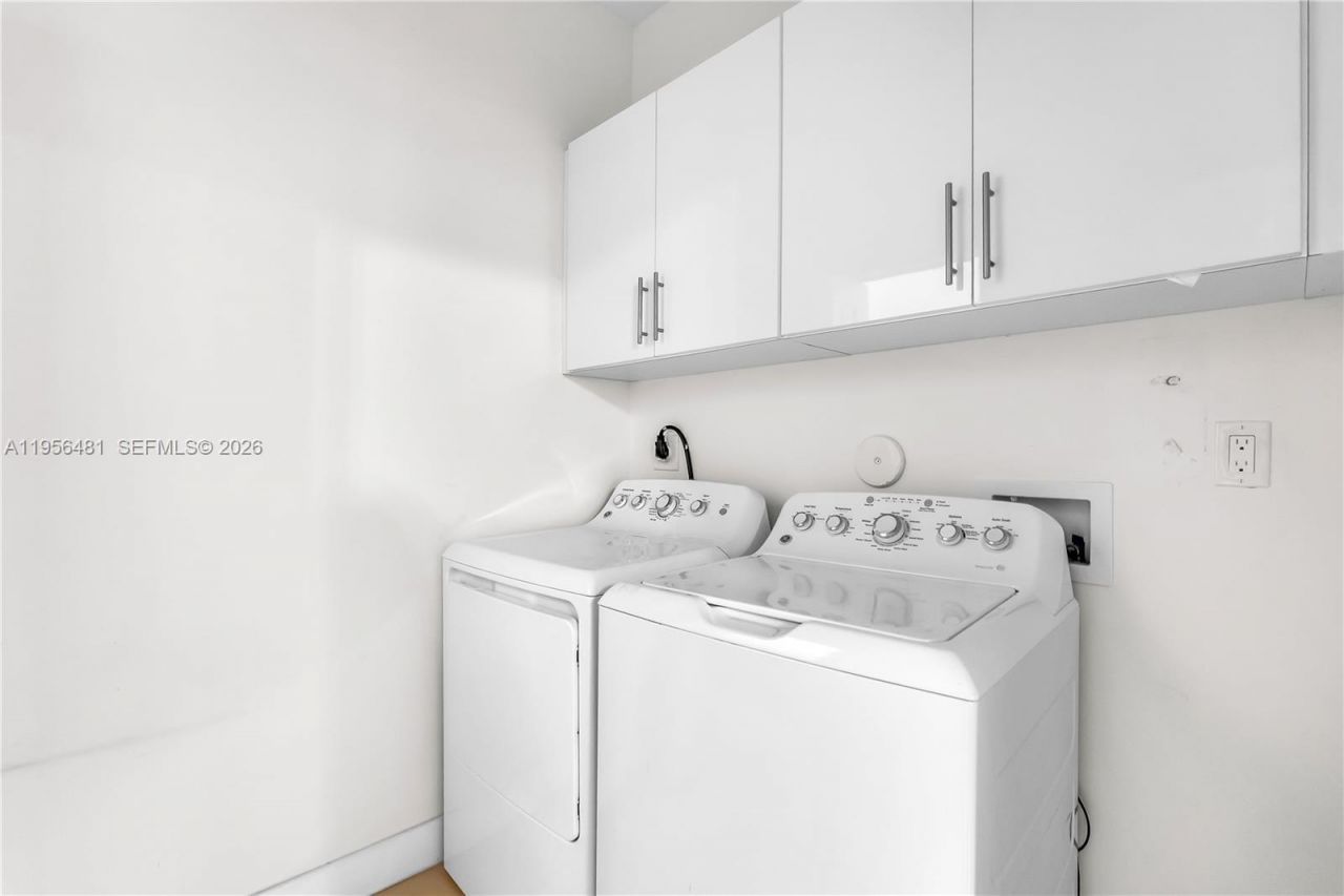 10250 NW 76th Ter, Doral, FL 33178 Photo