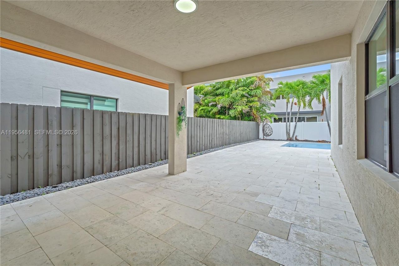 10250 NW 76th Ter, Doral, FL 33178 Photo
