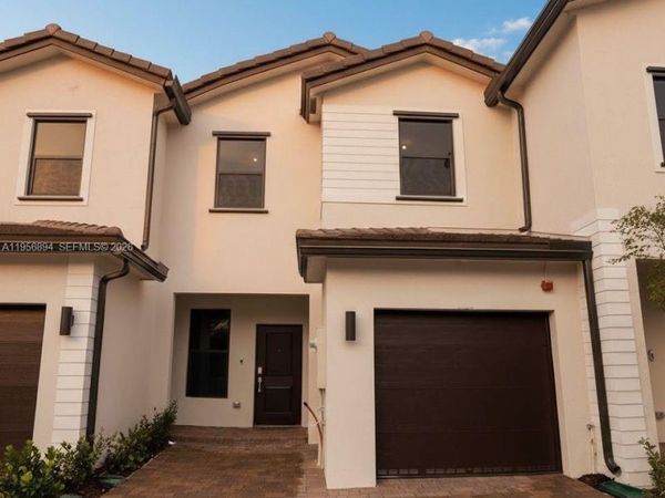 15955 SW 2nd St, Pembroke Pines, FL 33027