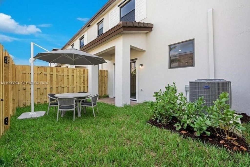 15955 SW 2nd St, Pembroke Pines, FL 33027 Photo