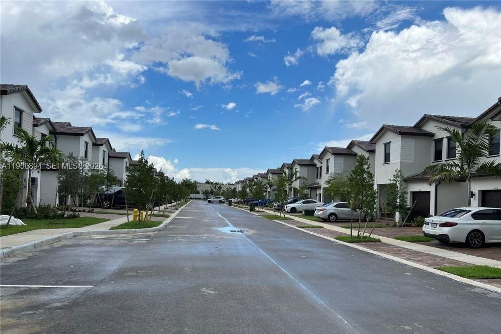 15955 SW 2nd St, Pembroke Pines, FL 33027 Photo