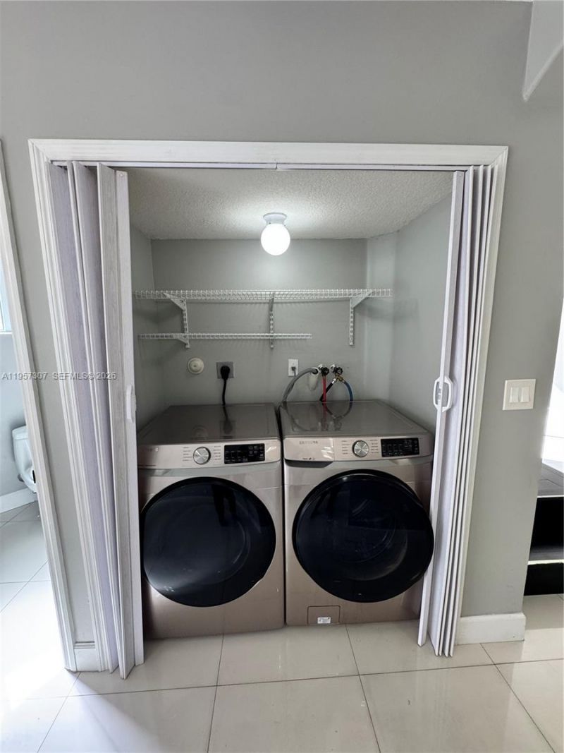 8330 NW 10th St, Unit 10I, Miami, FL 33126 Photo