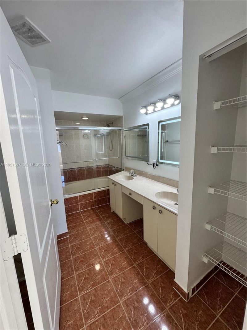 8330 NW 10th St, Unit 10I, Miami, FL 33126 Photo