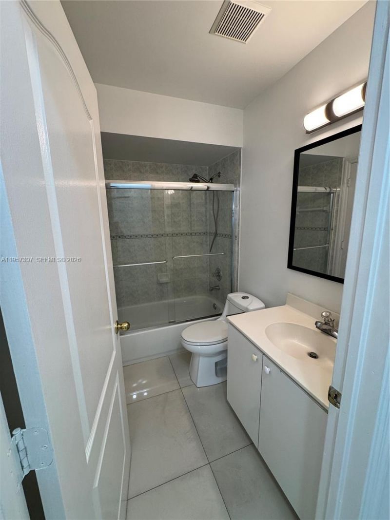 8330 NW 10th St, Unit 10I, Miami, FL 33126 Photo