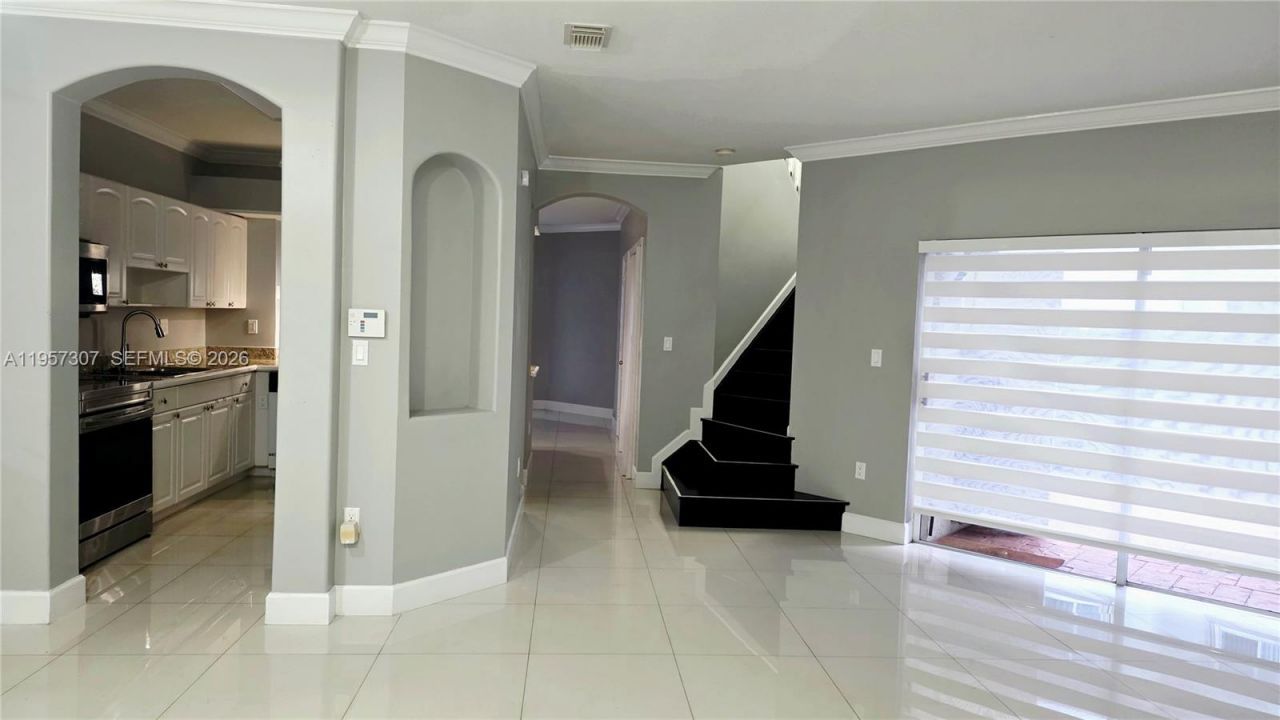 8330 NW 10th St, Unit 10I, Miami, FL 33126 Photo