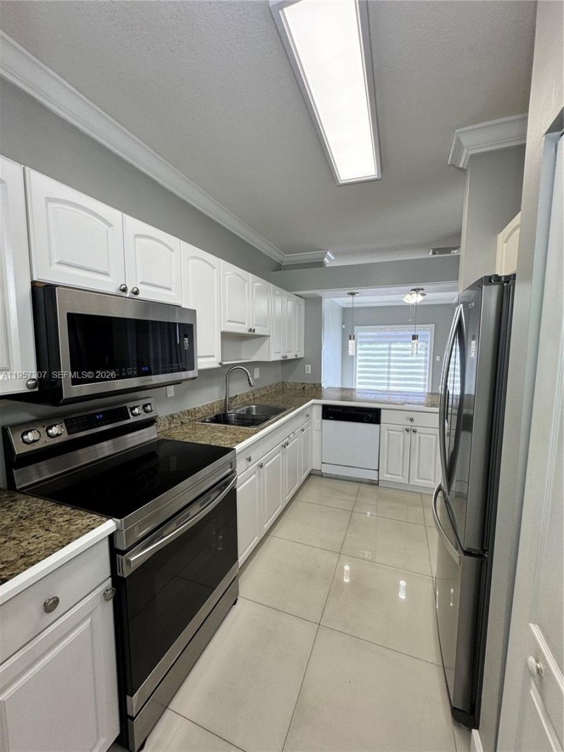 8330 NW 10th St, Unit 10I, Miami, FL 33126 Photo