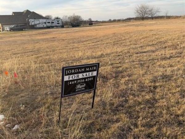 152 Whispering Winds Drive, Gunter, TX 75058