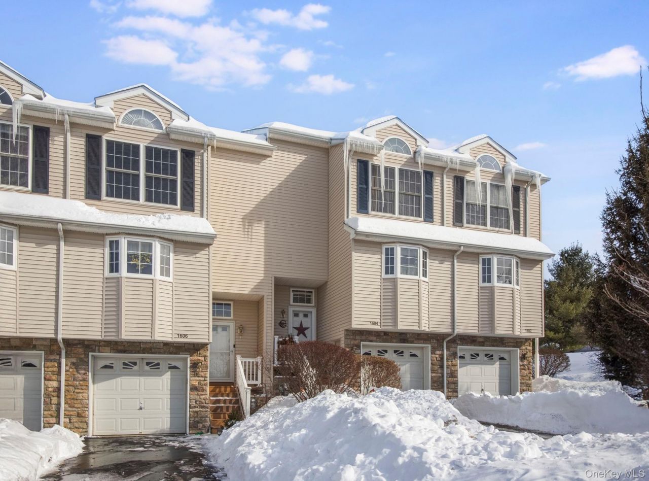 1604 Pondview Loop, Wappingers Falls, NY 12590 Main Photo