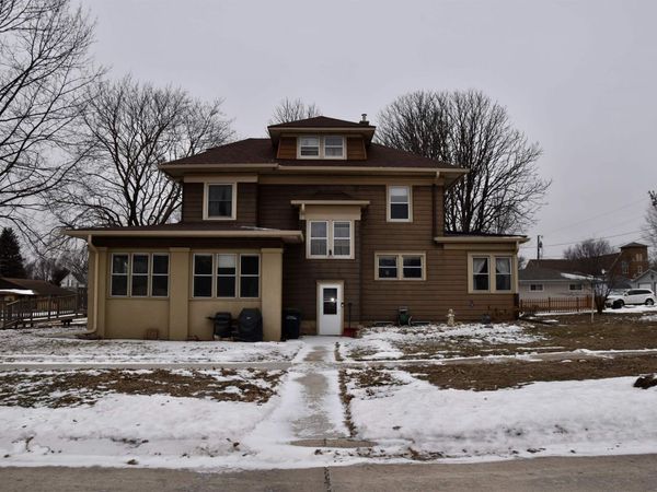 622 7th St, Sibley, IA 51249