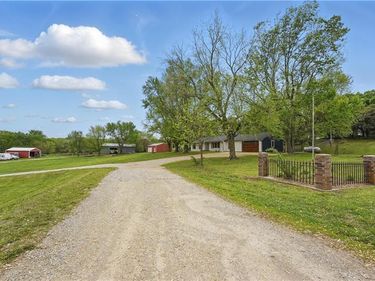1633 N 600 Road, Baldwin City, KS 66006