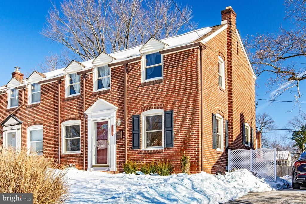 306 Village Road, Wilmington, DE 19805 Main Photo