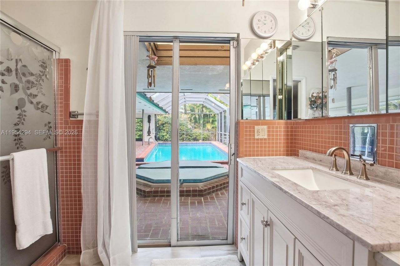 11505 N Bayshore Dr, North Miami, FL 33181 Photo