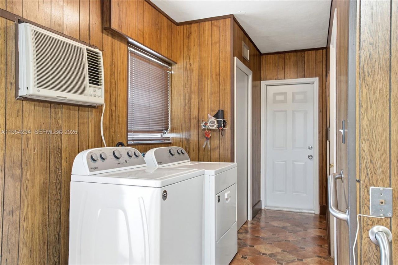 11505 N Bayshore Dr, North Miami, FL 33181 Photo