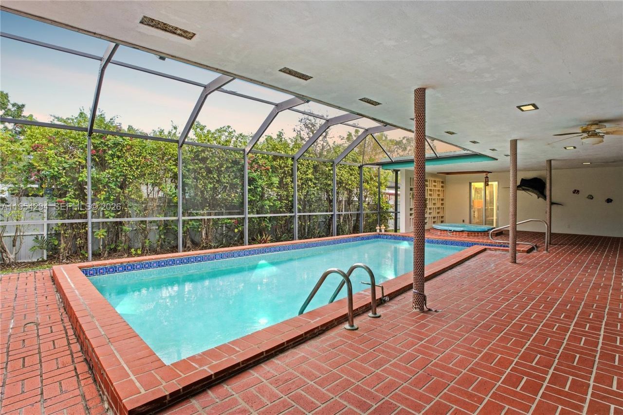 11505 N Bayshore Dr, North Miami, FL 33181 Photo