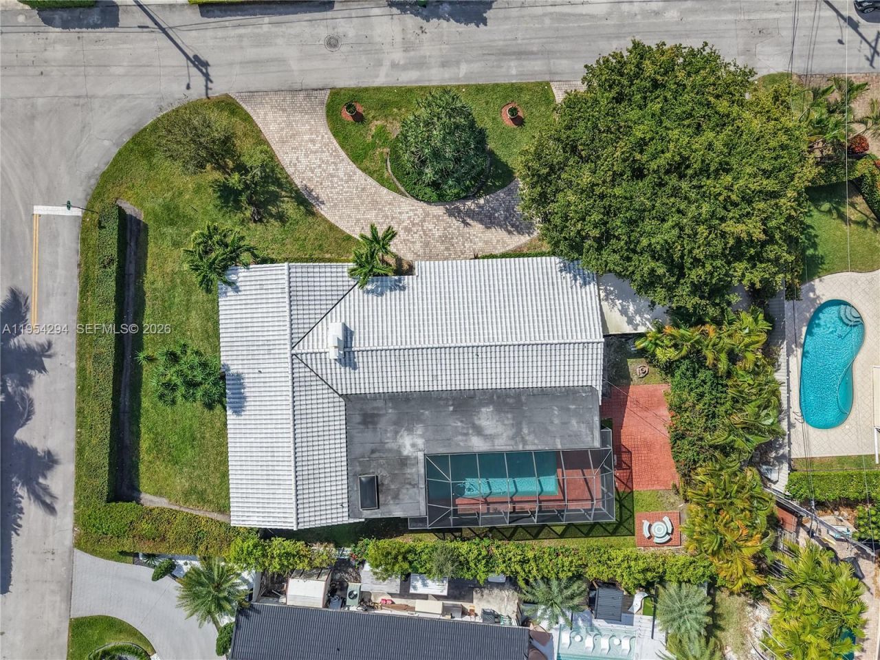 11505 N Bayshore Dr, North Miami, FL 33181 Photo