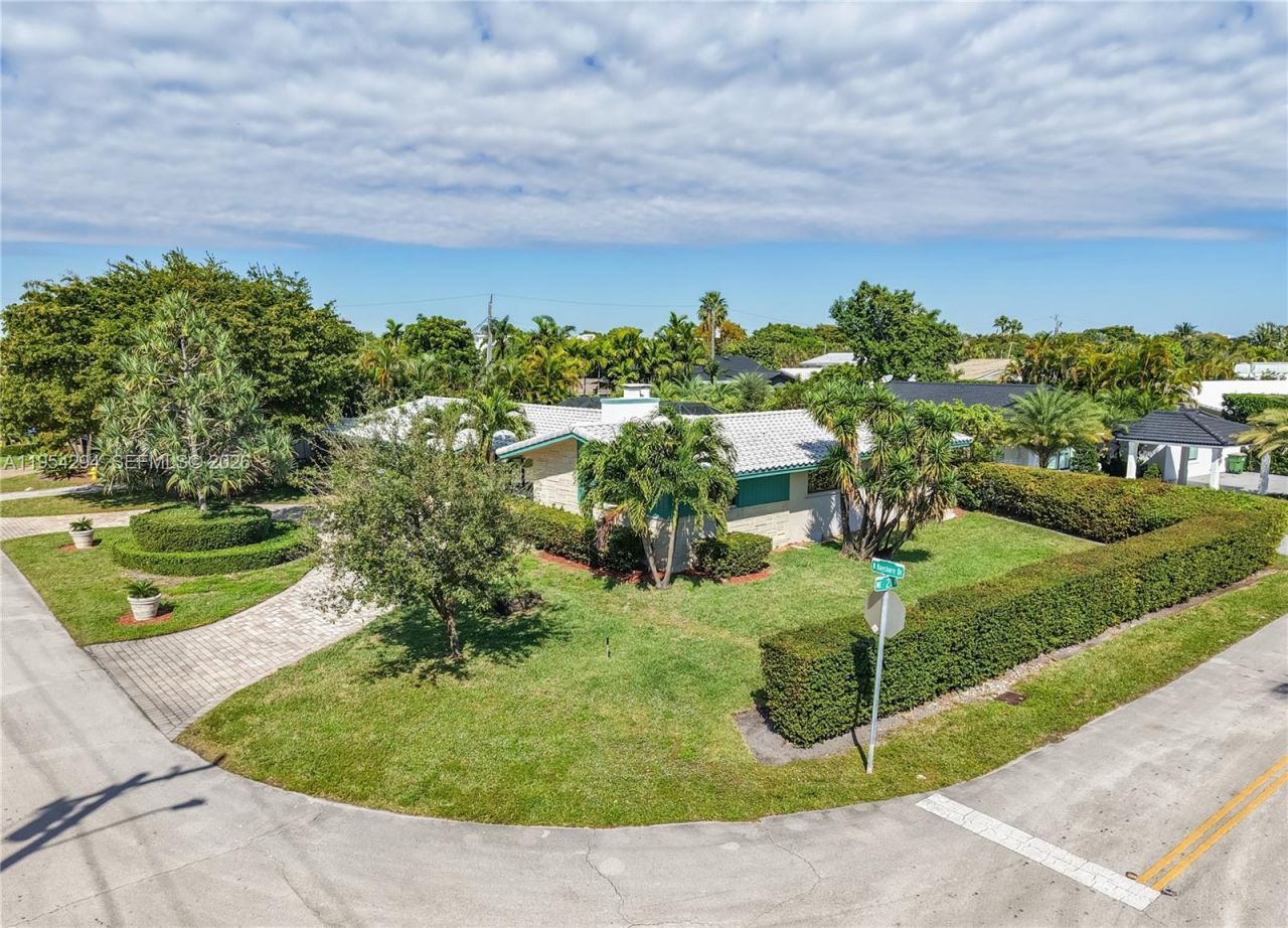 11505 N Bayshore Dr, North Miami, FL 33181 Photo