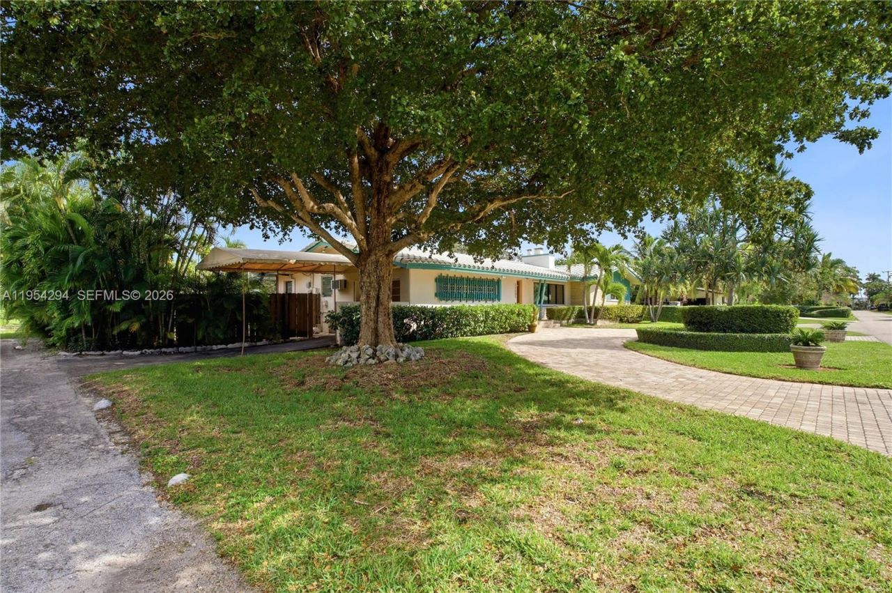 11505 N Bayshore Dr, North Miami, FL 33181 Photo