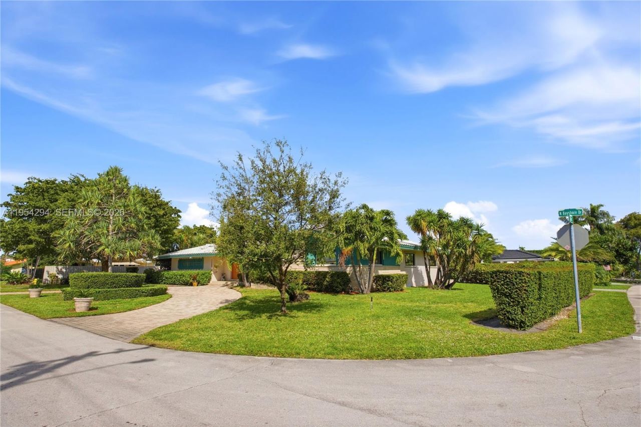11505 N Bayshore Dr, North Miami, FL 33181 Photo