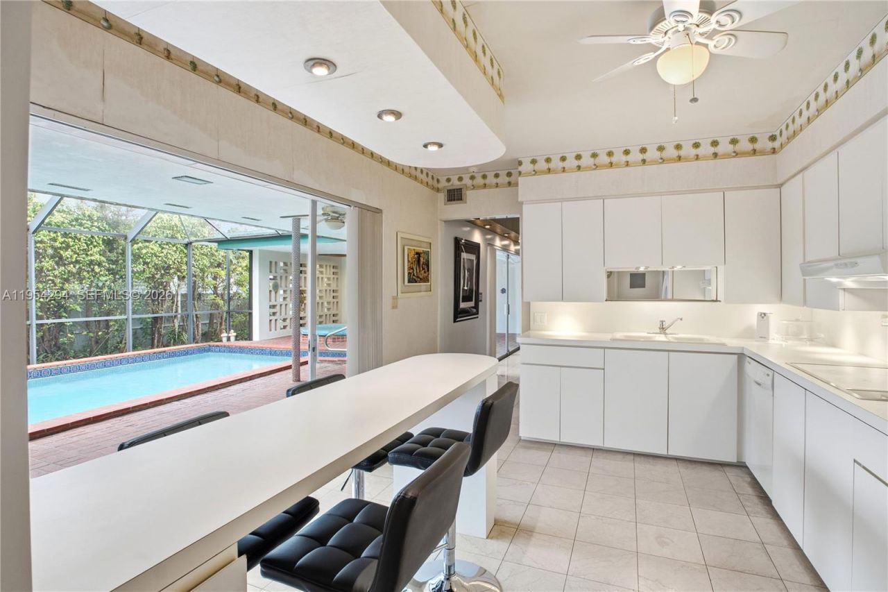 11505 N Bayshore Dr, North Miami, FL 33181 Photo