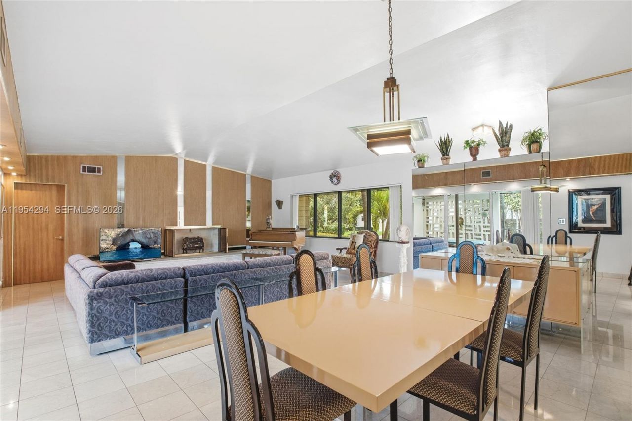 11505 N Bayshore Dr, North Miami, FL 33181 Photo